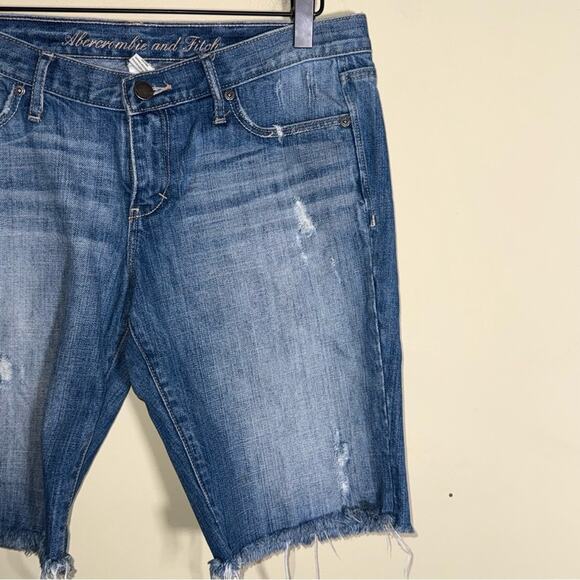 ABERCROMBIE AND FITCH distressed Bermuda Raw hem denim shorts 8 - Picture 4 of 5